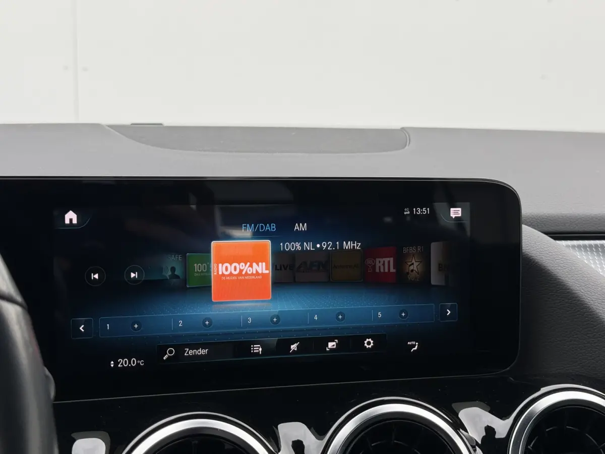 200 Business Solution Luxury | Pano | CarPlay | Camera | LED | 18 inch