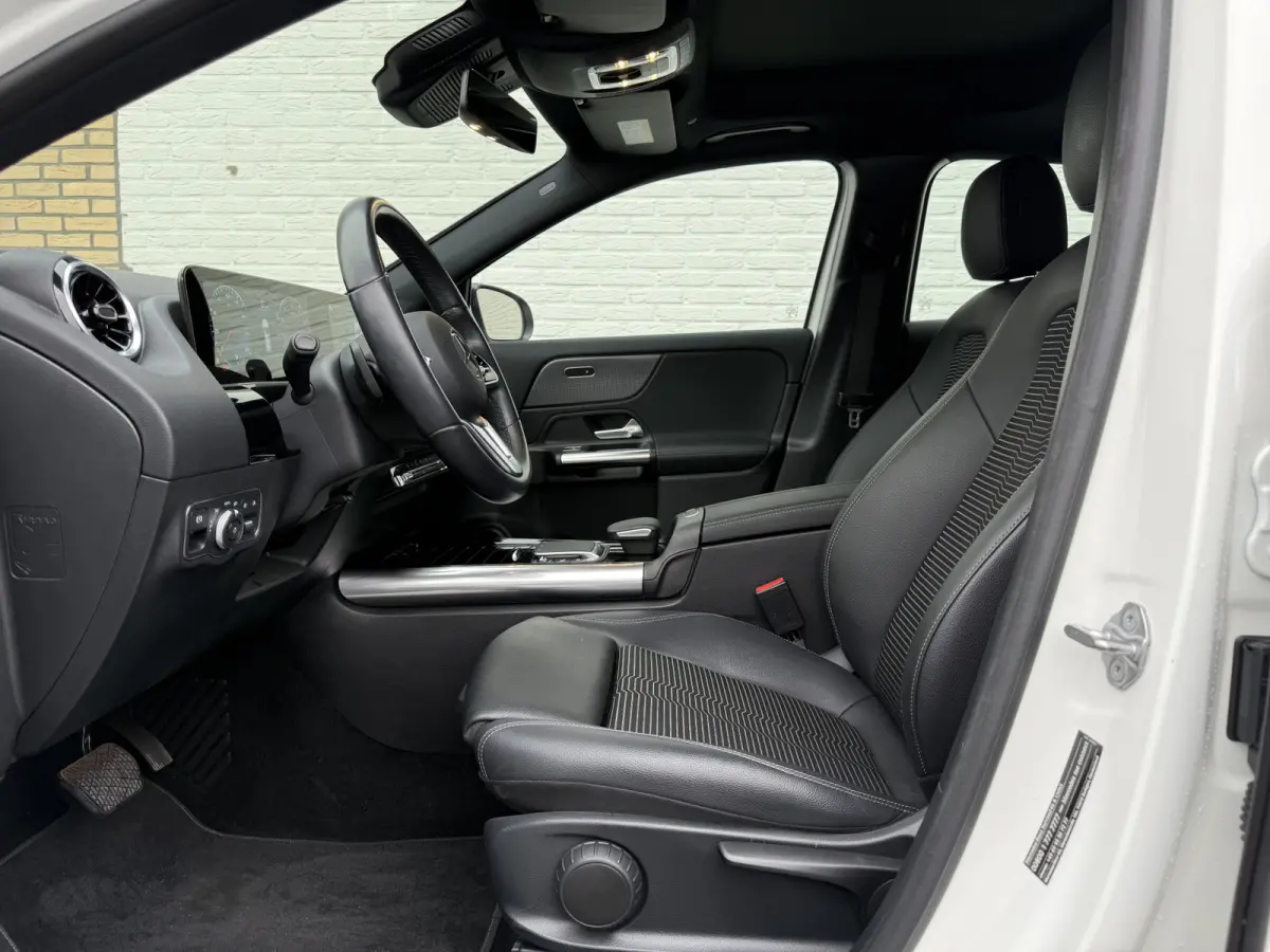 200 Business Solution Luxury | Pano | CarPlay | Camera | LED | 18 inch