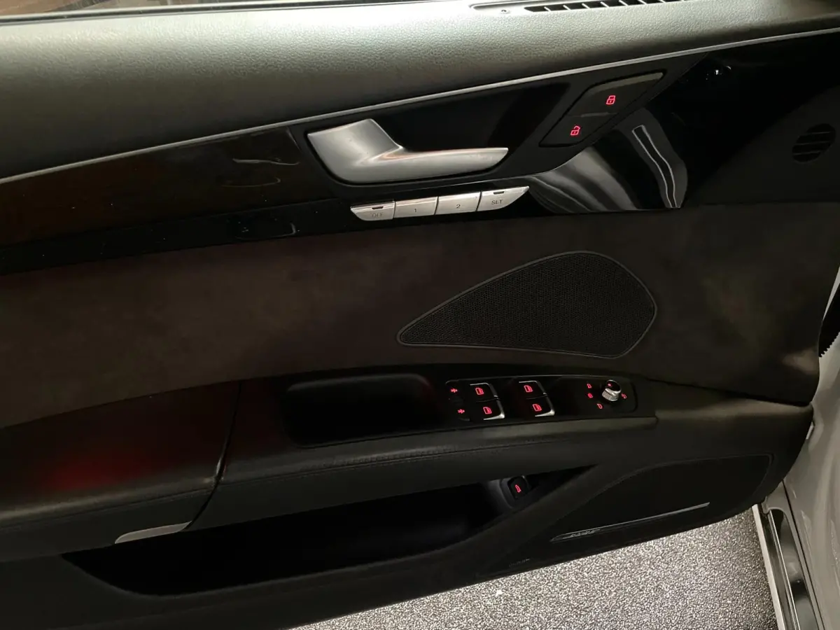4.2 FSI quattro Lang Exclusive*Panoramadak*Massage*Lage KM*Export*Bomvol!