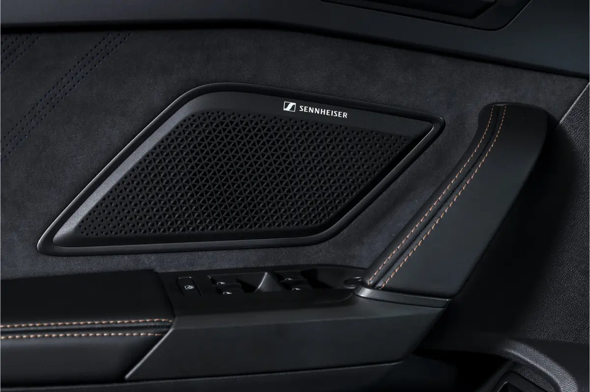 1.5 TSI e-Hybrid 272 PK VZ Performance | Dig. Cockpit | Adapt. Cruise | Stoel-+Stuurverw. | PDC | Camera | NAV + App. Connect | ECC | Sennheiser | Elek. Klep | LM 19" | 6918