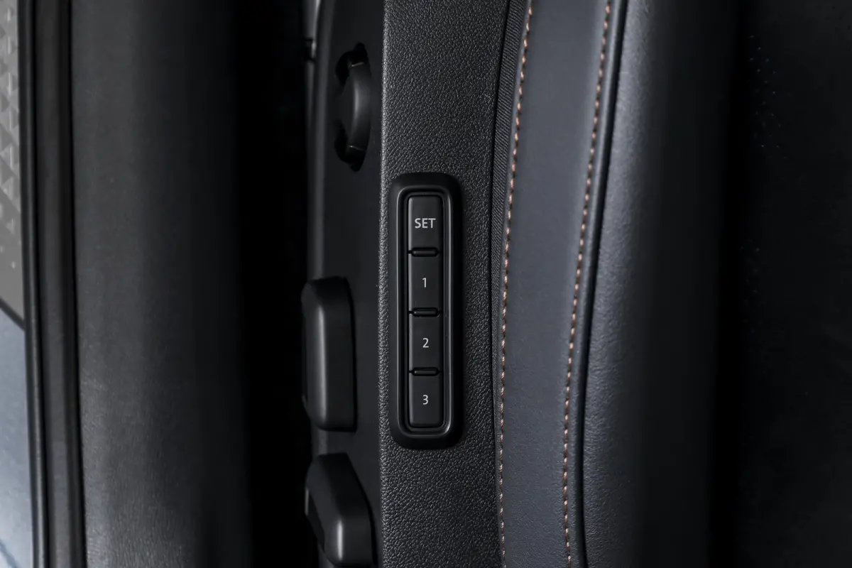 1.5 TSI e-Hybrid 272 PK VZ Performance | Dig. Cockpit | Adapt. Cruise | Stoel-+Stuurverw. | PDC | Camera | NAV + App. Connect | ECC | Sennheiser | Elek. Klep | LM 19" | 6918