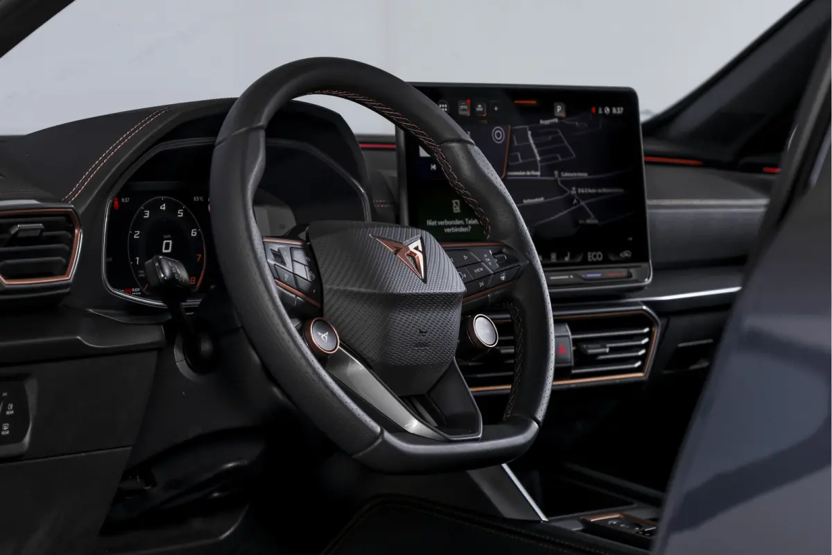 1.5 TSI e-Hybrid 272 PK VZ Performance | Dig. Cockpit | Adapt. Cruise | Stoel-+Stuurverw. | PDC | Camera | NAV + App. Connect | ECC | Sennheiser | Elek. Klep | LM 19" | 6918