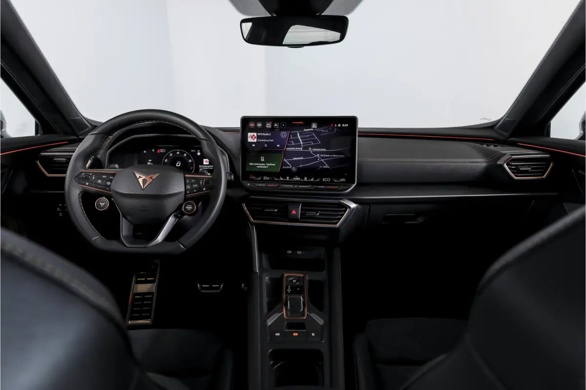 1.5 TSI e-Hybrid 272 PK VZ Performance | Dig. Cockpit | Adapt. Cruise | Stoel-+Stuurverw. | PDC | Camera | NAV + App. Connect | ECC | Sennheiser | Elek. Klep | LM 19" | 6918