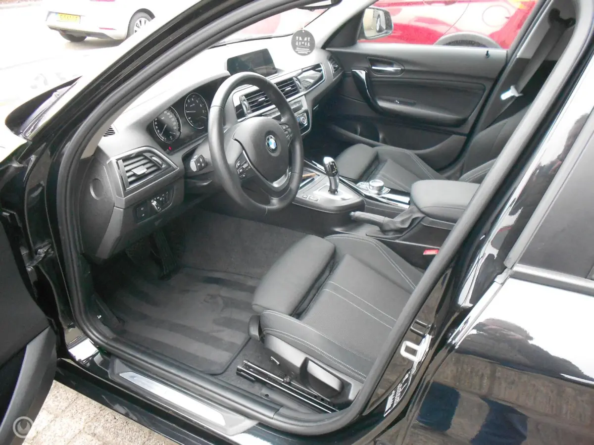 118i Executive Automaat