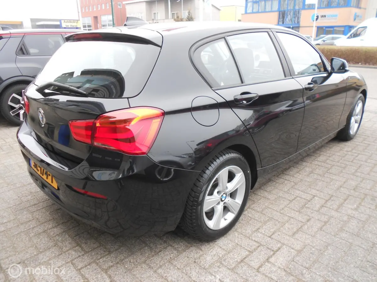 118i Executive Automaat