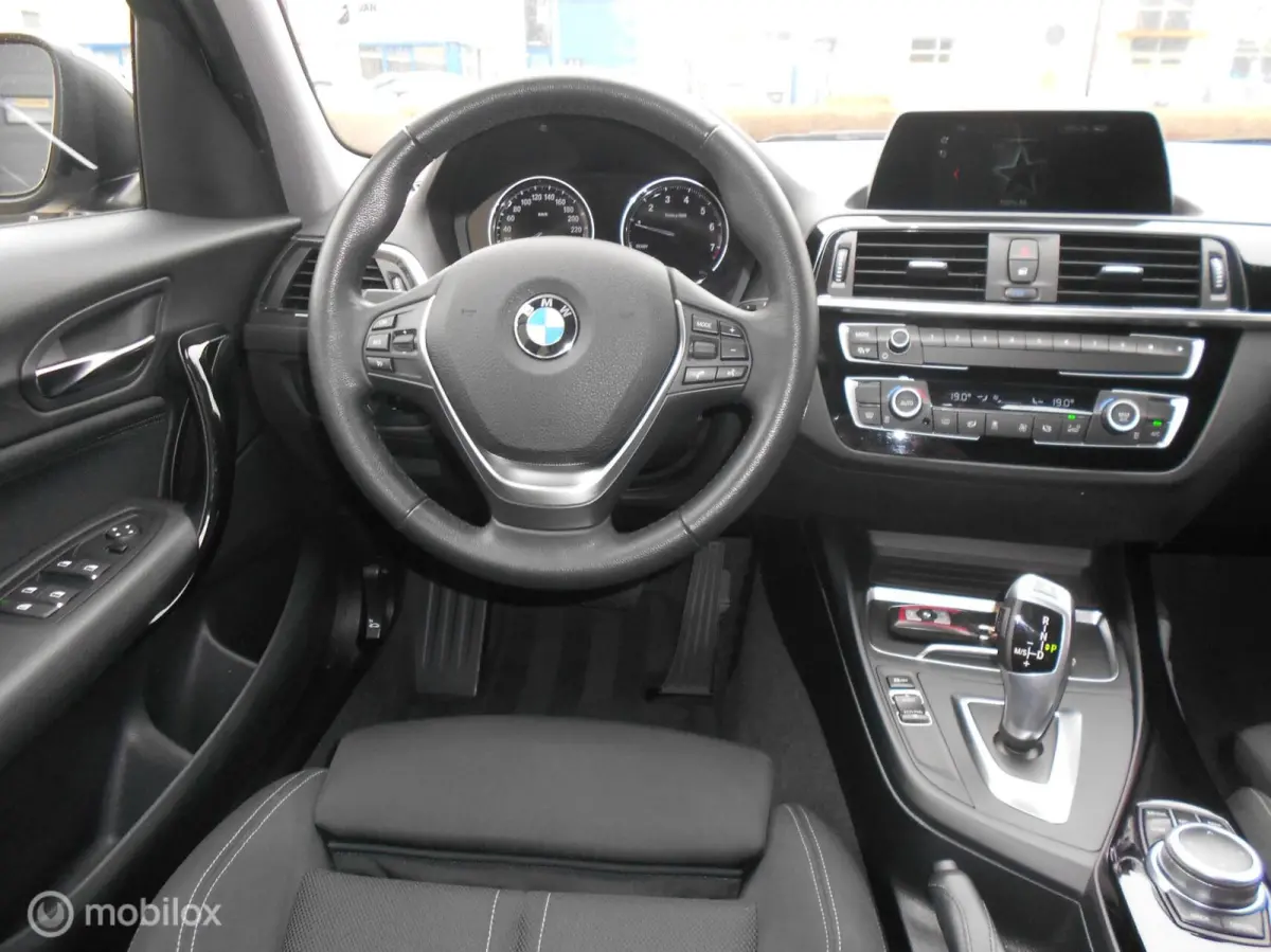 118i Executive Automaat