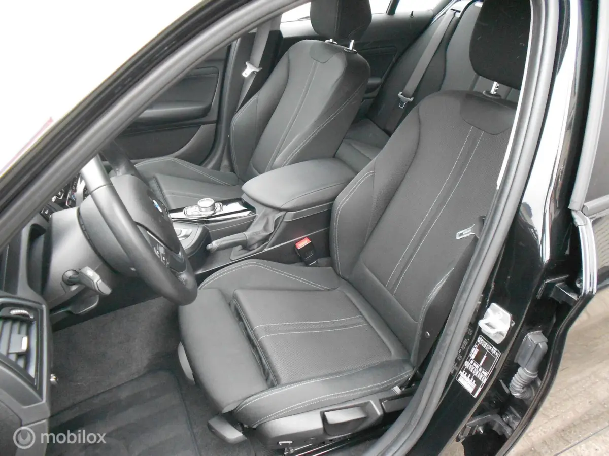 118i Executive Automaat