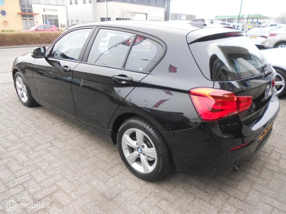 118i Executive Automaat