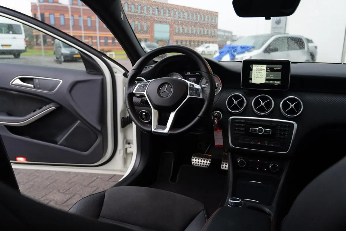 180 AMG|Org NL NAP|2e Eig|7G Automaat|Panoramadak|Xenon|Leder|Navi|Keurig Onderhouden