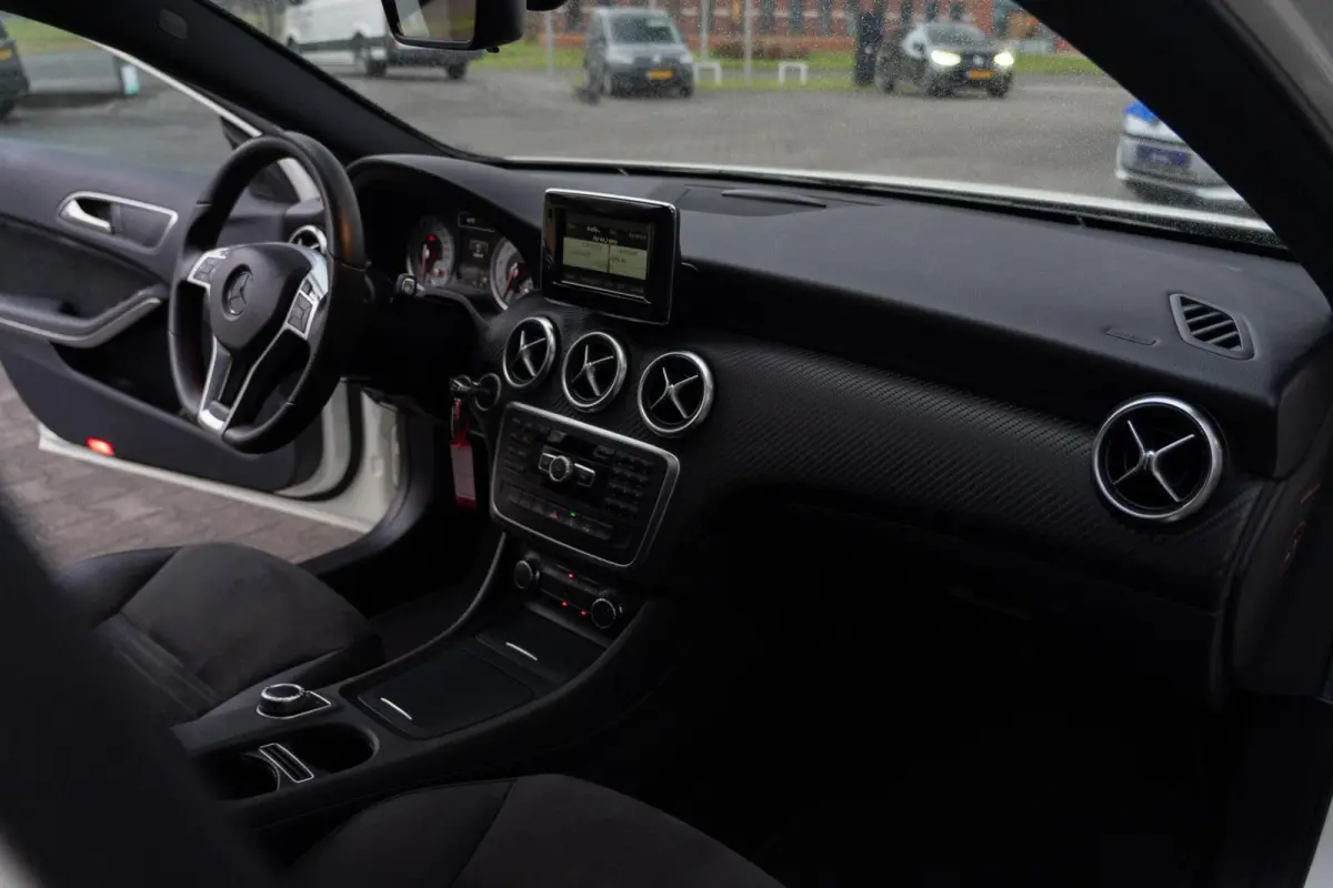180 AMG|Org NL NAP|2e Eig|7G Automaat|Panoramadak|Xenon|Leder|Navi|Keurig Onderhouden
