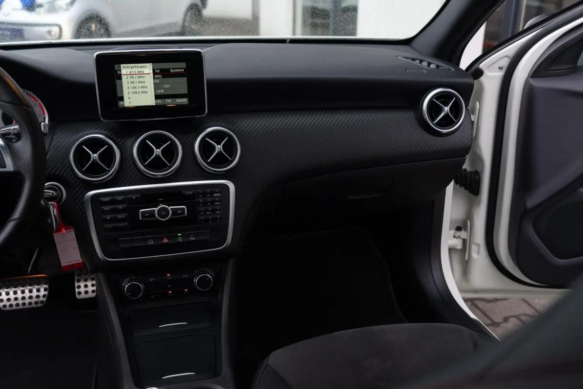 180 AMG|Org NL NAP|2e Eig|7G Automaat|Panoramadak|Xenon|Leder|Navi|Keurig Onderhouden