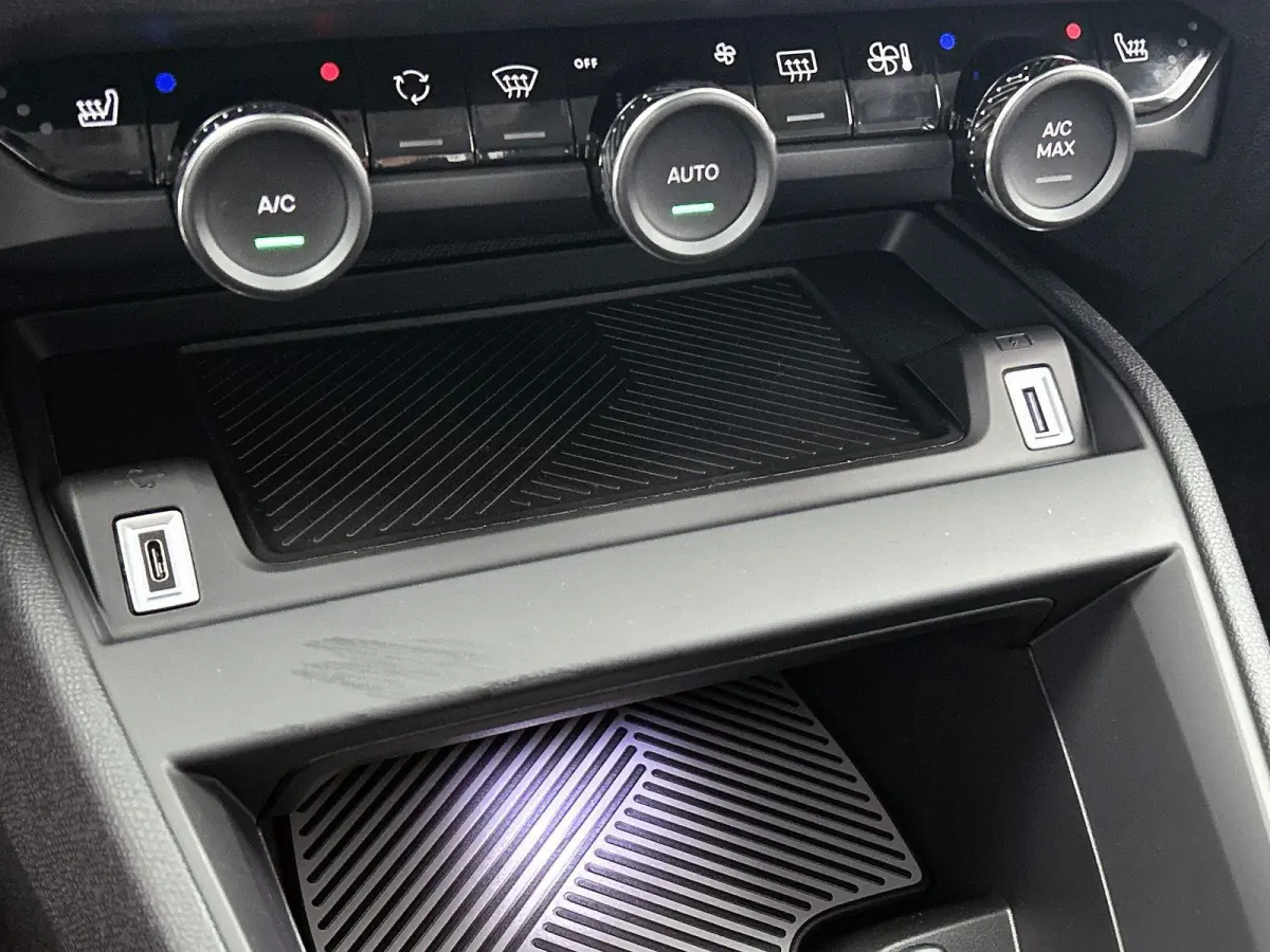 1.2 Hybrid Collection 145pk Automaat | 8 JAAR GARANTIE | Navigatie | Climate Control | Cruise Control | 18"LMV | LED | Stoelverwarming | Apple Carplay/Android Auto |