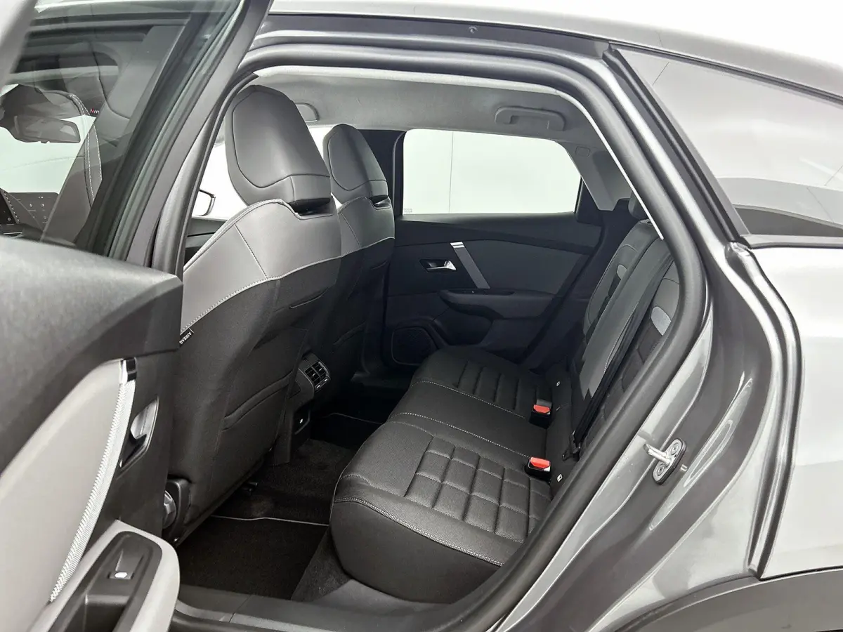 1.2 Hybrid Collection 145pk Automaat | 8 JAAR GARANTIE | Navigatie | Climate Control | Cruise Control | 18"LMV | LED | Stoelverwarming | Apple Carplay/Android Auto |