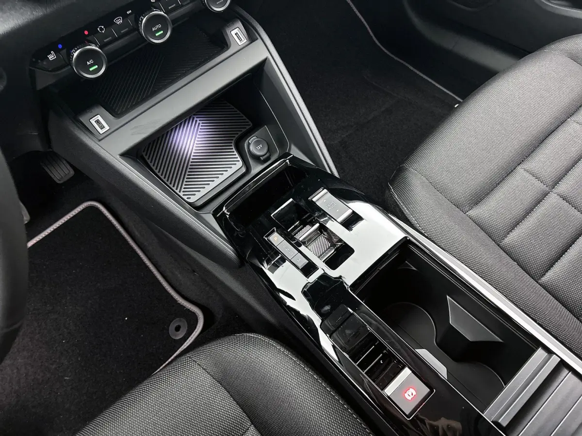1.2 Hybrid Collection 145pk Automaat | 8 JAAR GARANTIE | Navigatie | Climate Control | Cruise Control | 18"LMV | LED | Stoelverwarming | Apple Carplay/Android Auto |