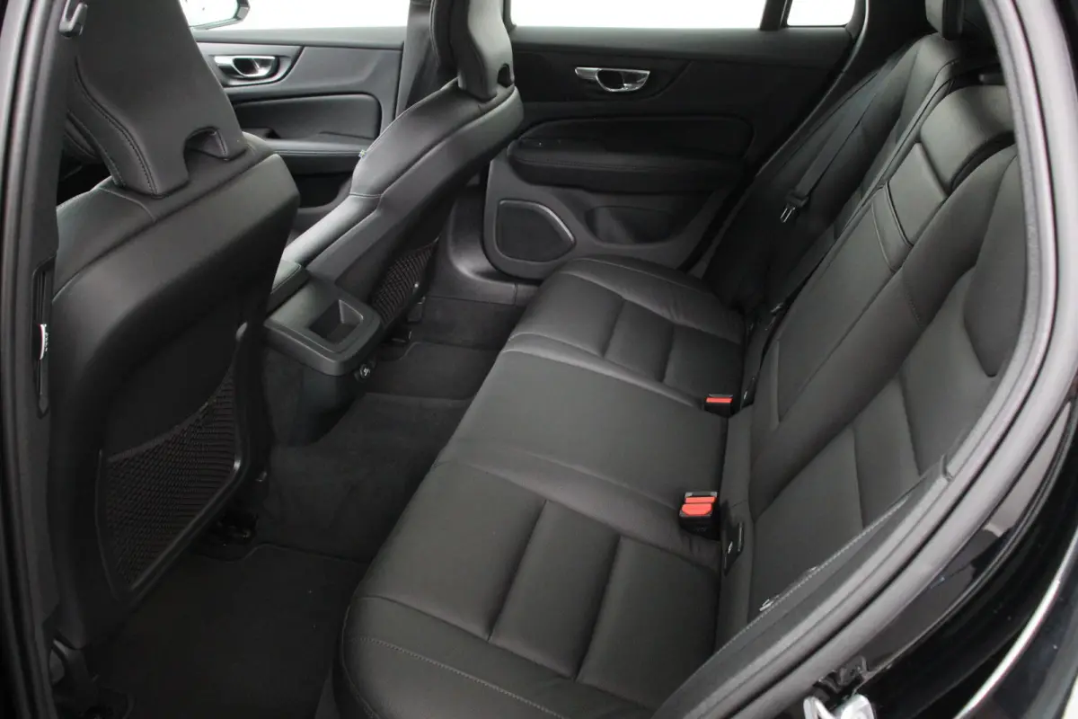 2.0 T5 250pk Automaat Inscription Navigatie Apple Carplay/Android Auto Climate control Leder Parkeer sensoren Virtual Cockpit Lichtmetalen velgen 18"