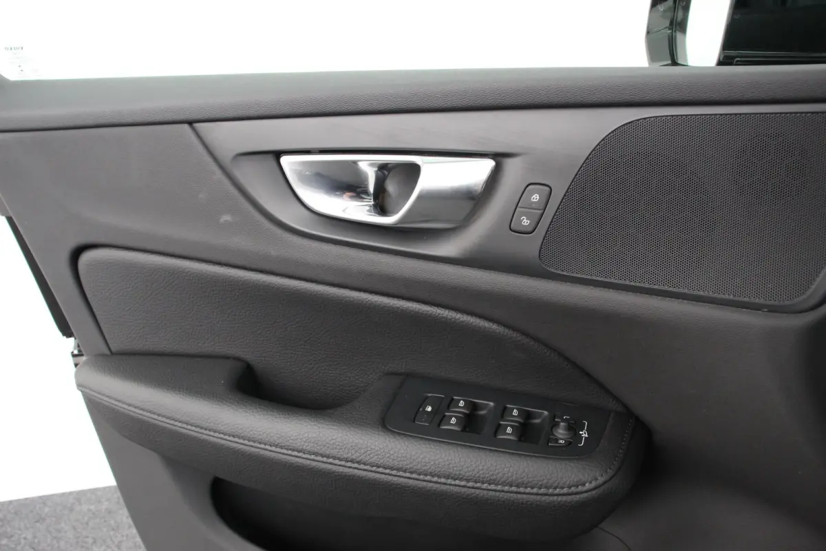 2.0 T5 250pk Automaat Inscription Navigatie Apple Carplay/Android Auto Climate control Leder Parkeer sensoren Virtual Cockpit Lichtmetalen velgen 18"