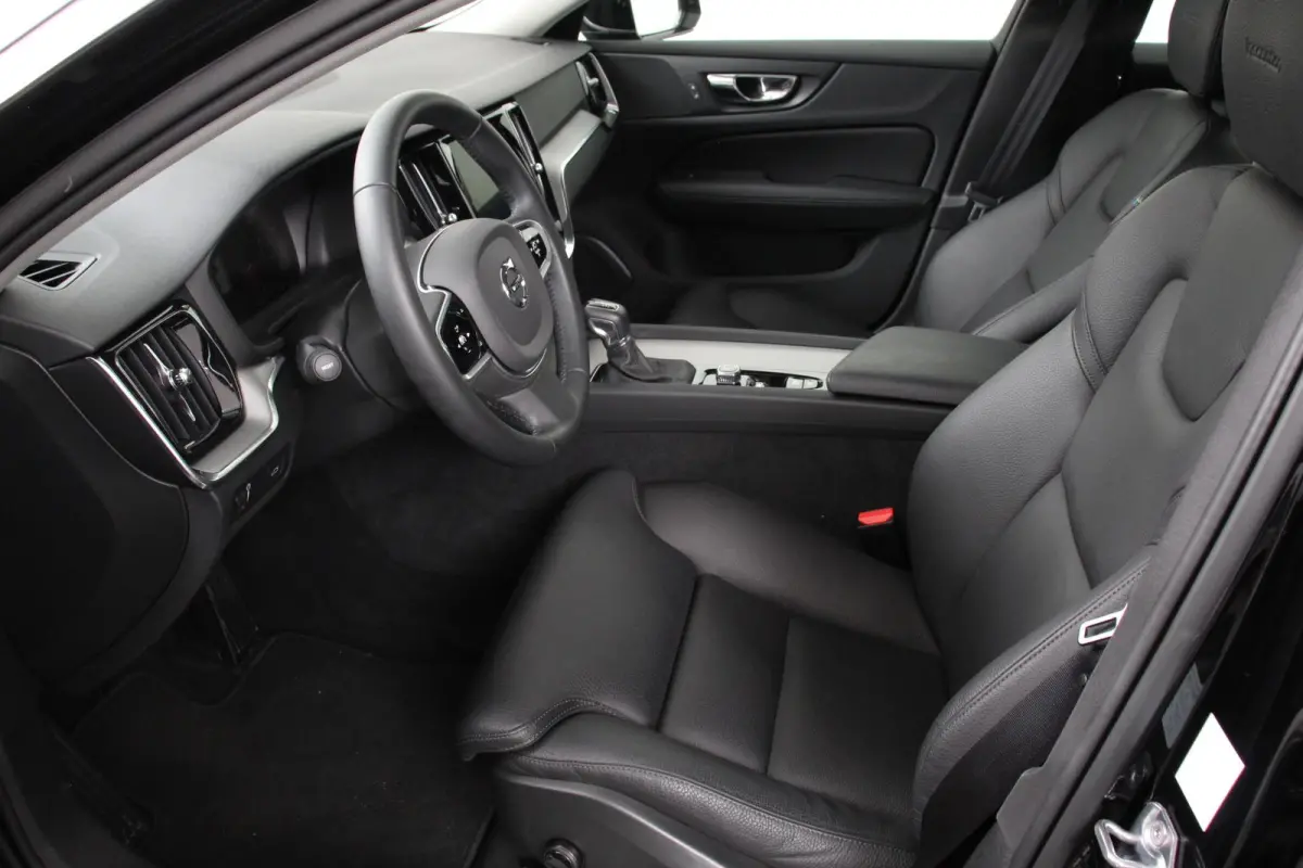 2.0 T5 250pk Automaat Inscription Navigatie Apple Carplay/Android Auto Climate control Leder Parkeer sensoren Virtual Cockpit Lichtmetalen velgen 18"