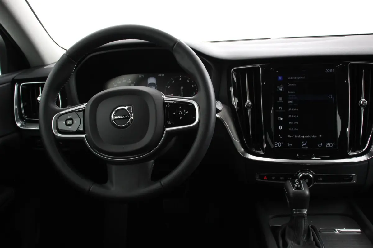 2.0 T5 250pk Automaat Inscription Navigatie Apple Carplay/Android Auto Climate control Leder Parkeer sensoren Virtual Cockpit Lichtmetalen velgen 18"