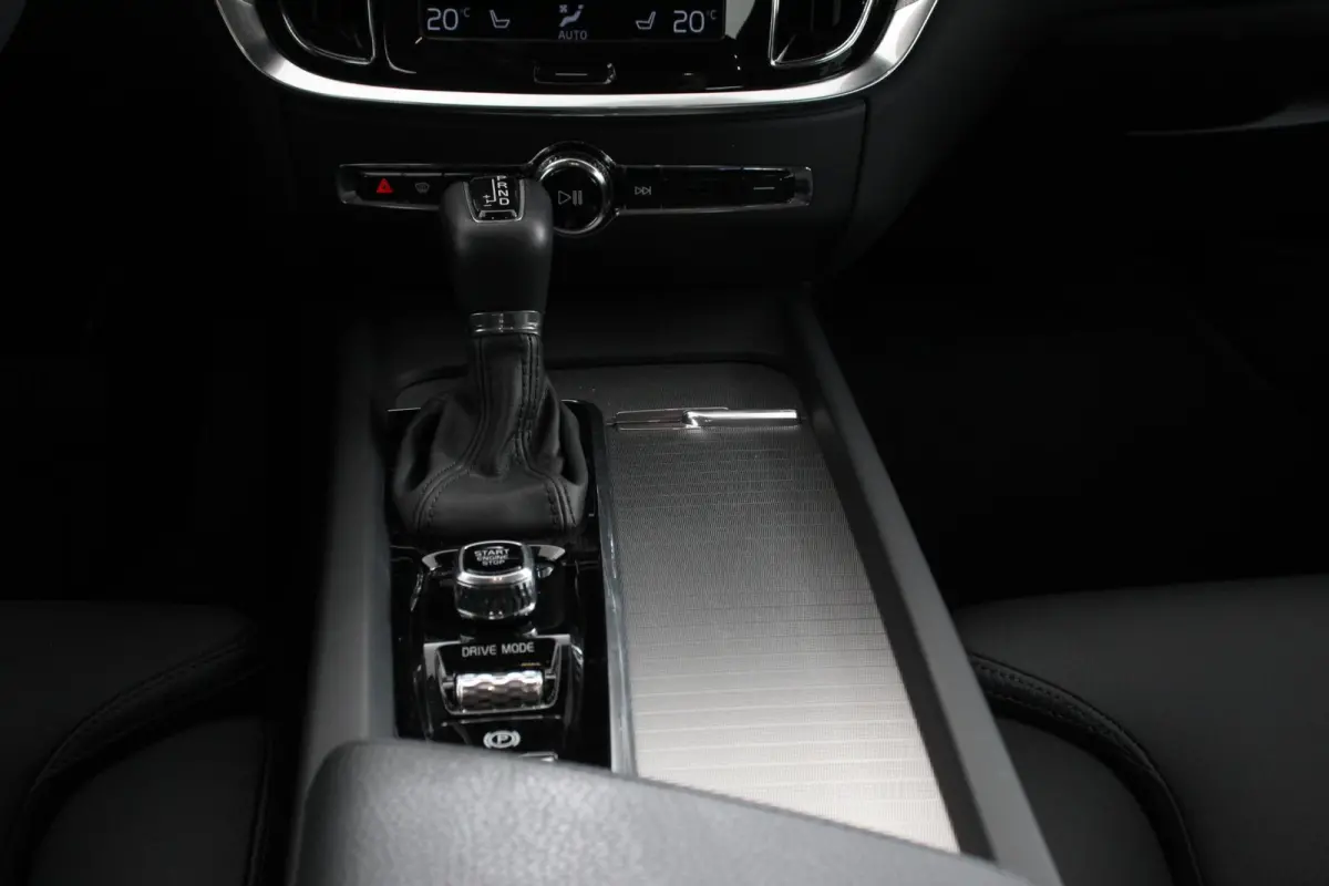 2.0 T5 250pk Automaat Inscription Navigatie Apple Carplay/Android Auto Climate control Leder Parkeer sensoren Virtual Cockpit Lichtmetalen velgen 18"