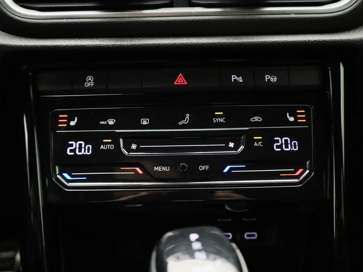 1.5 TSI R-Line | 150PK | AUTOMAAT | NAVIGATIE | CAMERA | STOELVERWARMING | CLIMATE CONTROL |