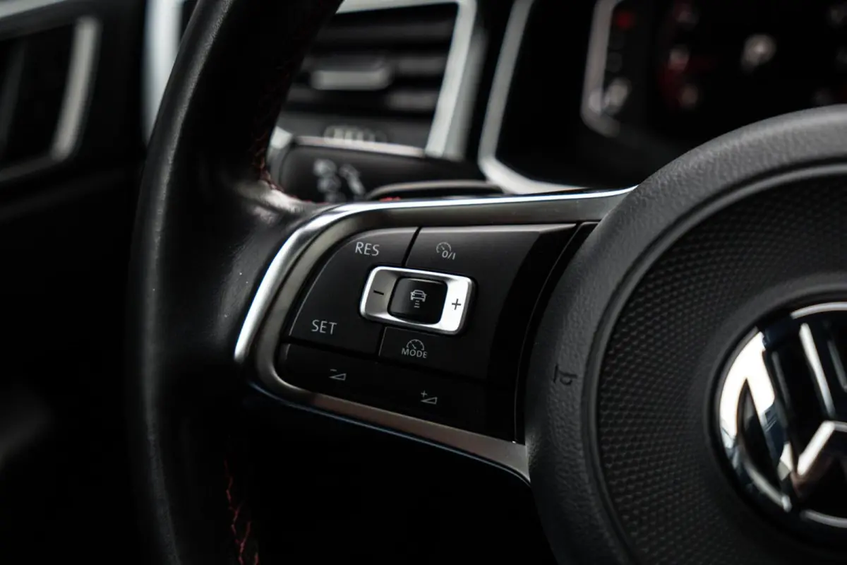 2.0 TSI GTI PANO / ACC / VIRTUAL / CARPLAY