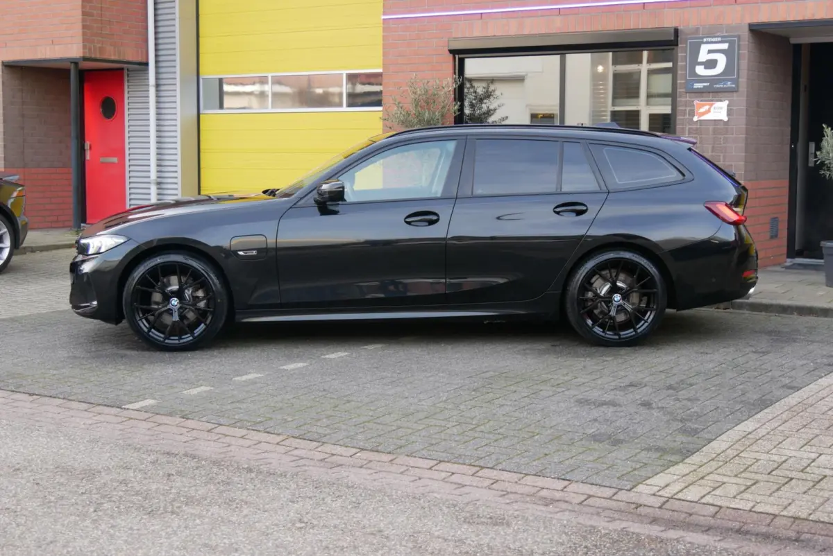 320e.station.sport.leer.facelift.leer.org ned geleverd