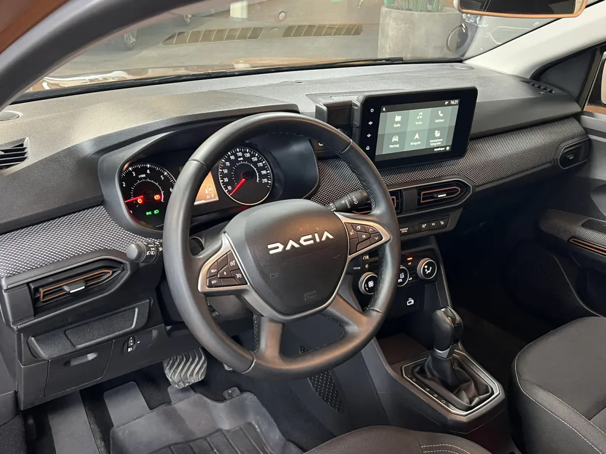 1.0 TCe 90 Automaat | Navi | Dode hoek | Stoelverwarming | Camera | PDC V+A | 100% Dacia dealer onderhouden!