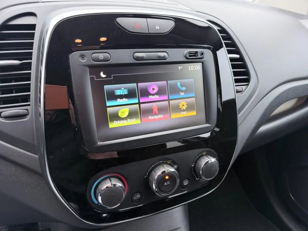 0.9 TCe Limited | NAV | keyless| Carplay | LMV | PDC
