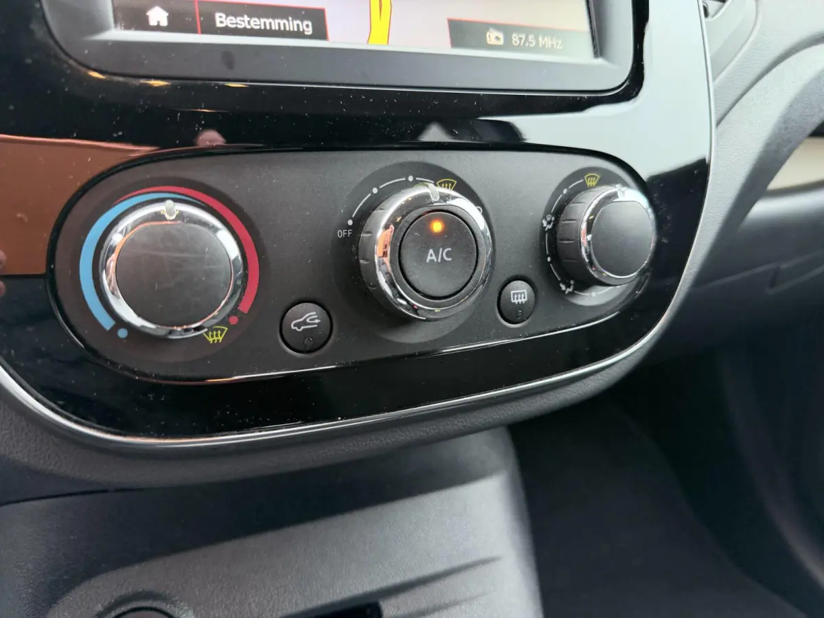 0.9 TCe Limited | NAV | keyless| Carplay | LMV | PDC