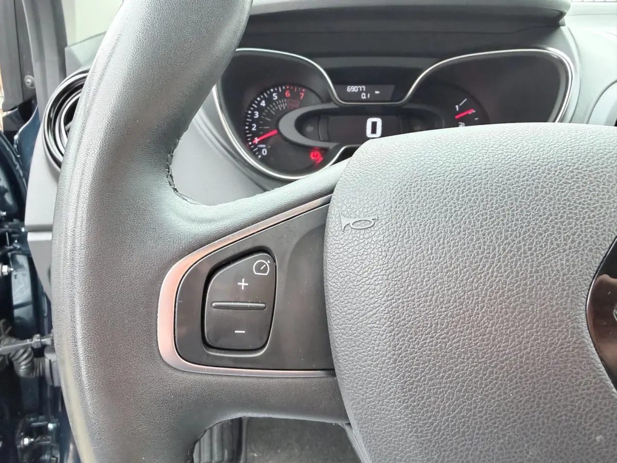 0.9 TCe Limited | NAV | keyless| Carplay | LMV | PDC