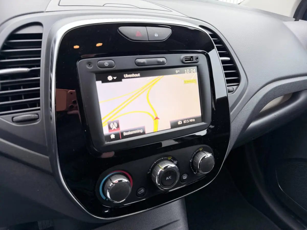 0.9 TCe Limited | NAV | keyless| Carplay | LMV | PDC