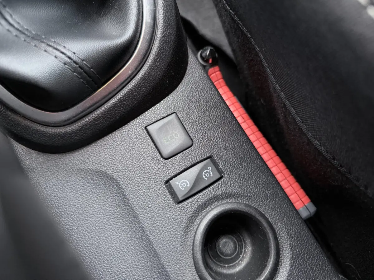 0.9 TCe Limited | NAV | keyless| Carplay | LMV | PDC