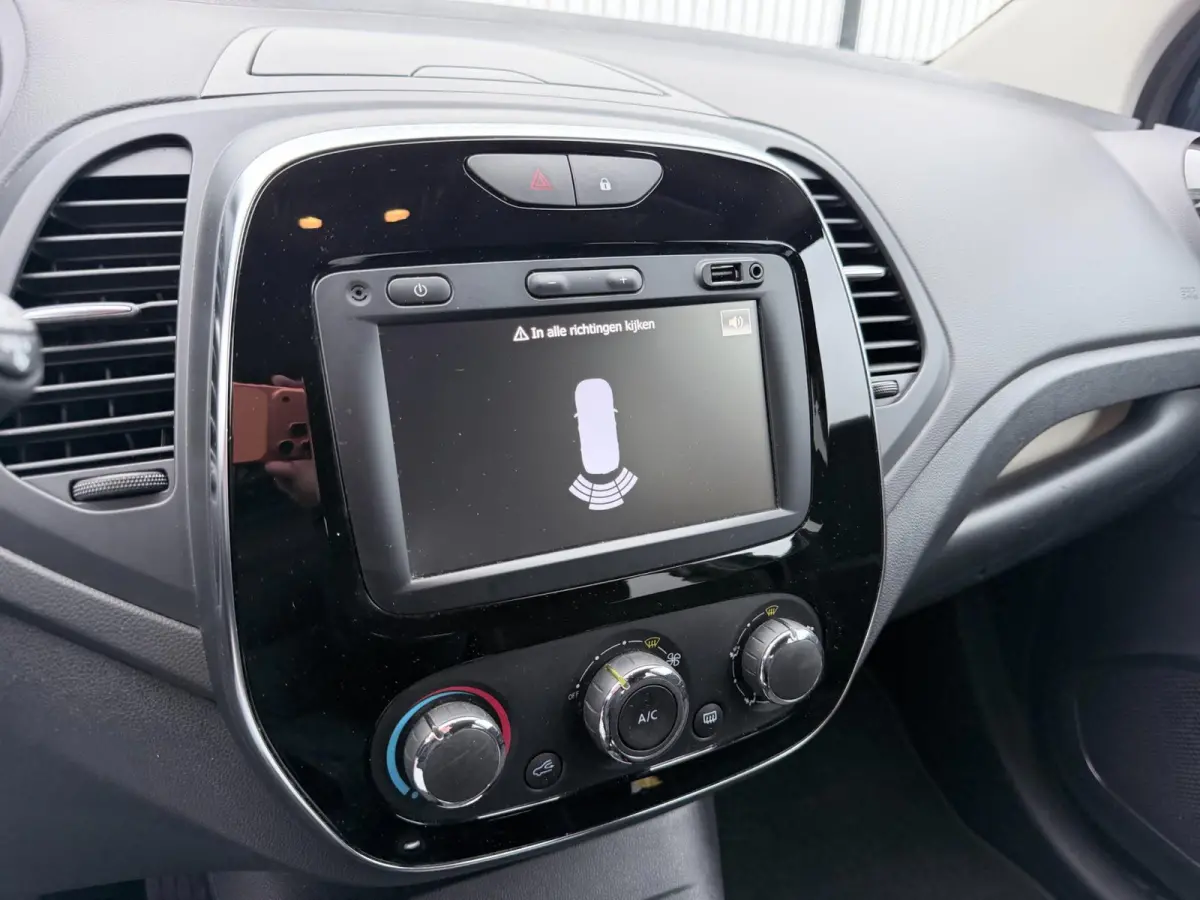 0.9 TCe Limited | NAV | keyless| Carplay | LMV | PDC