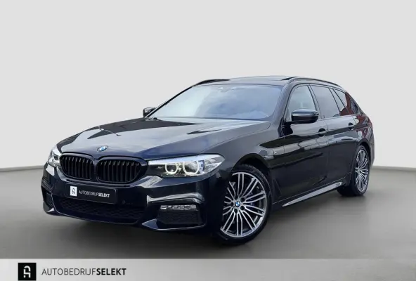 530i xDrive M-Sport | Pano | Trekhaak | Harman Kardon | Carplay | Camera | DAB+ | 350pk | Navigatie Pro |