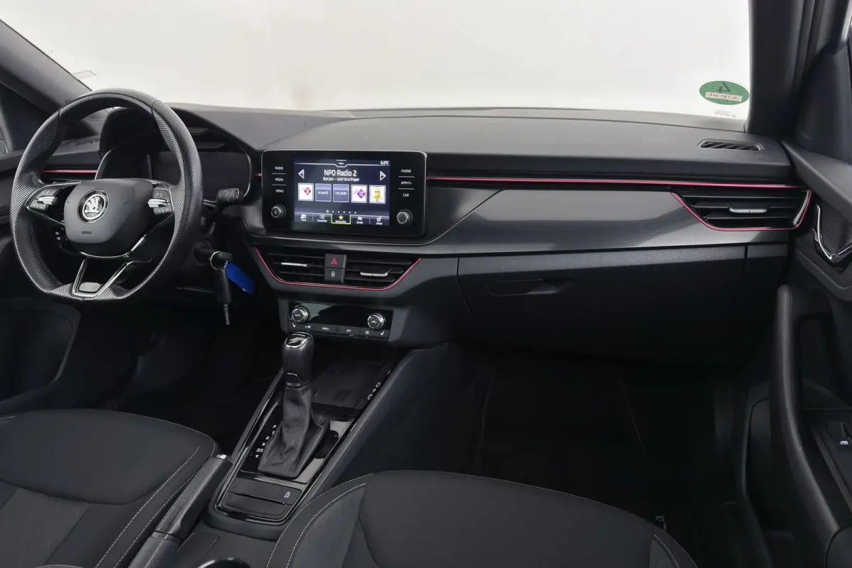 1.0 TSI Sport Business | Panoramadak | CarPlay | Org NL | Climate Control | Stoelverwarming | Sportstoelen | PDC |