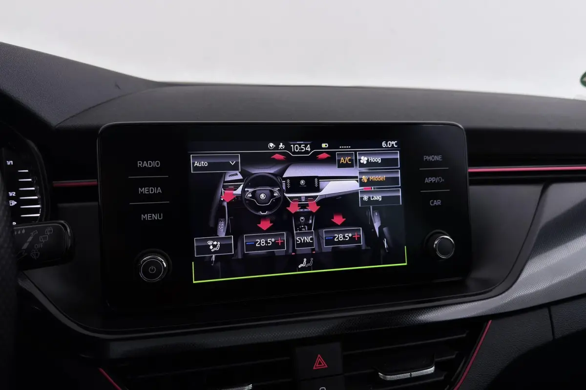 1.0 TSI Sport Business | Panoramadak | CarPlay | Org NL | Climate Control | Stoelverwarming | Sportstoelen | PDC |