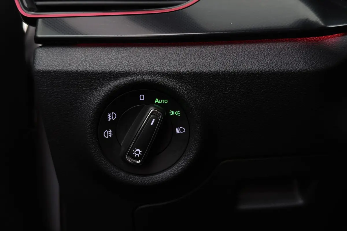 1.0 TSI Sport Business | Panoramadak | CarPlay | Org NL | Climate Control | Stoelverwarming | Sportstoelen | PDC |