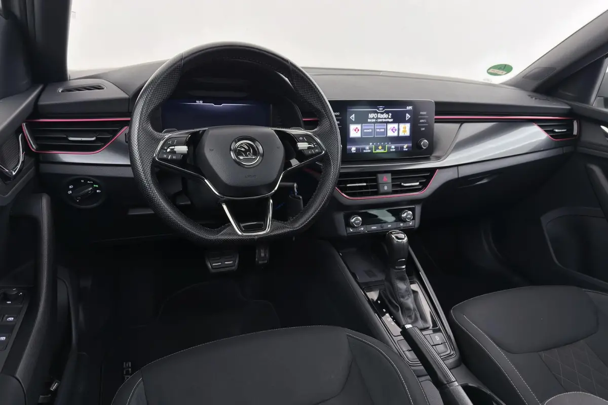 1.0 TSI Sport Business | Panoramadak | CarPlay | Org NL | Climate Control | Stoelverwarming | Sportstoelen | PDC |