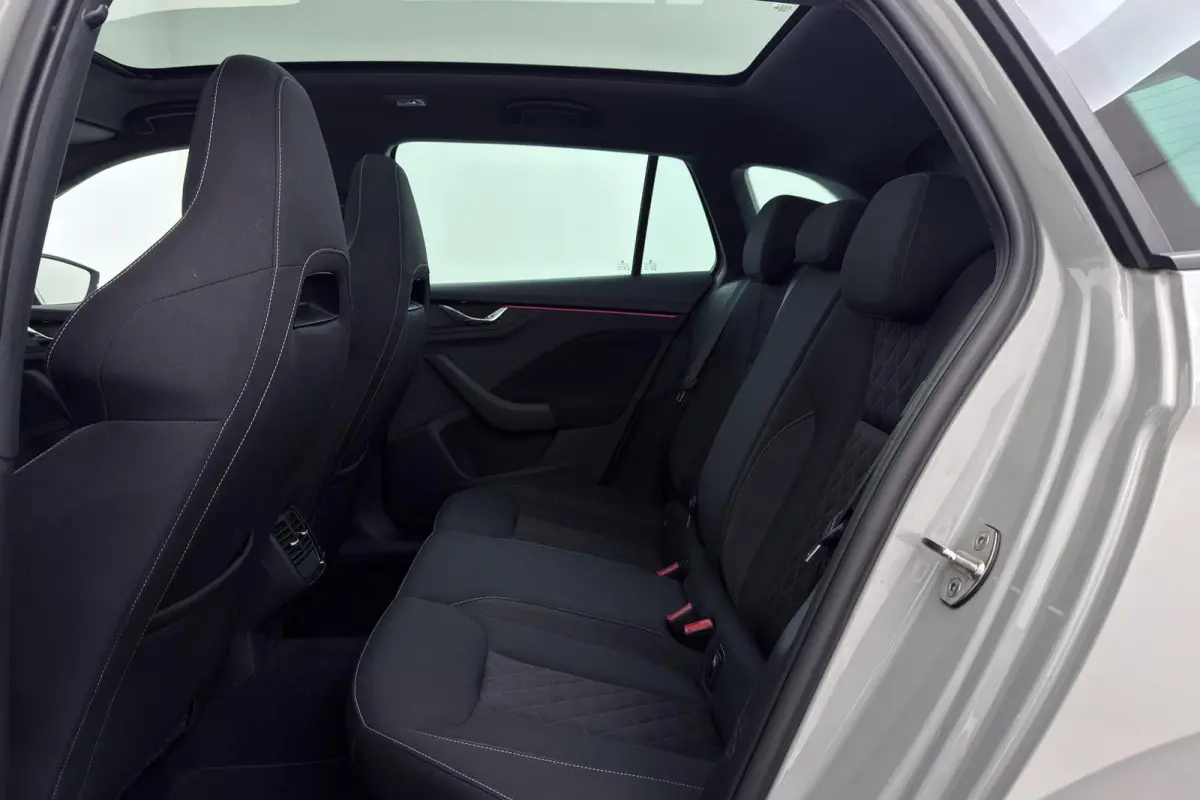 1.0 TSI Sport Business | Panoramadak | CarPlay | Org NL | Climate Control | Stoelverwarming | Sportstoelen | PDC |