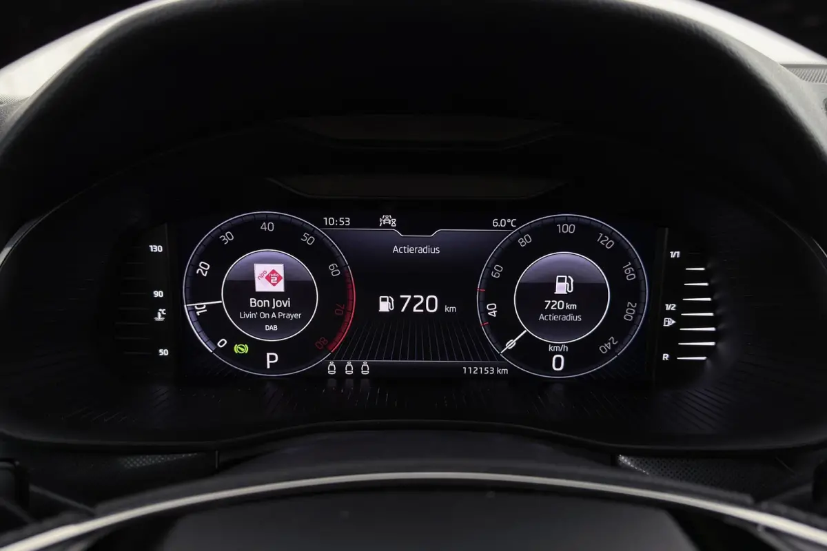 1.0 TSI Sport Business | Panoramadak | CarPlay | Org NL | Climate Control | Stoelverwarming | Sportstoelen | PDC |