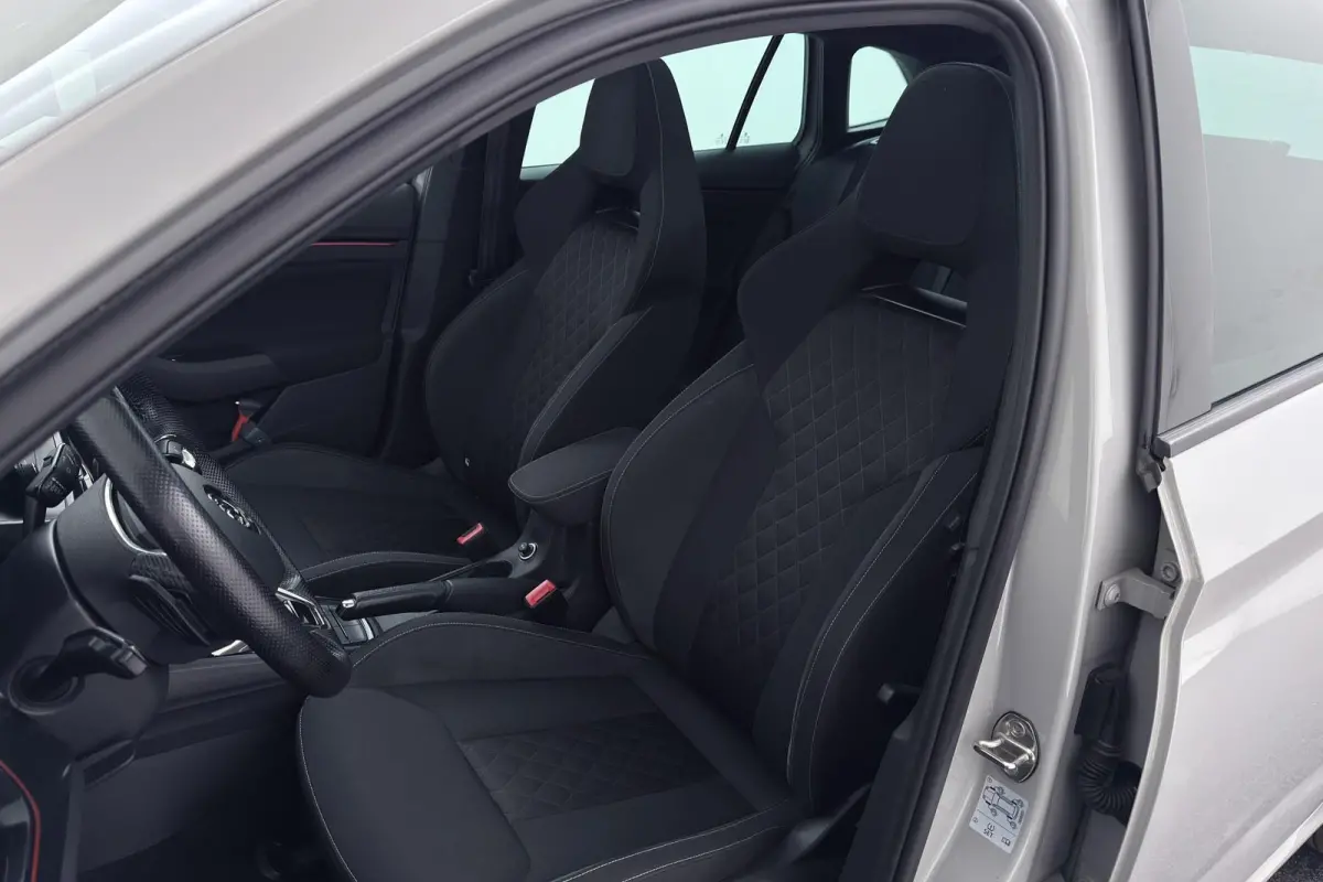 1.0 TSI Sport Business | Panoramadak | CarPlay | Org NL | Climate Control | Stoelverwarming | Sportstoelen | PDC |