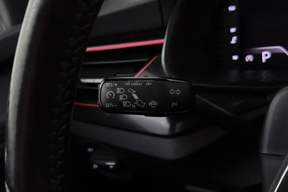 1.0 TSI Sport Business | Panoramadak | CarPlay | Org NL | Climate Control | Stoelverwarming | Sportstoelen | PDC |