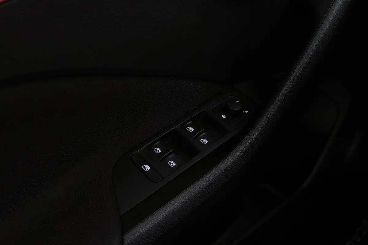 1.0 TSI Sport Business | Panoramadak | CarPlay | Org NL | Climate Control | Stoelverwarming | Sportstoelen | PDC |