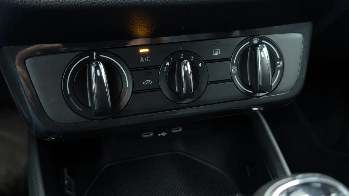 1.0 TSI 95pk Ambition | Smartlink | Cruise Control | PDC Achter
