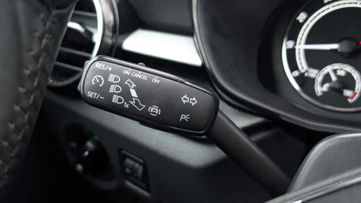 1.0 TSI 95pk Ambition | Smartlink | Cruise Control | PDC Achter