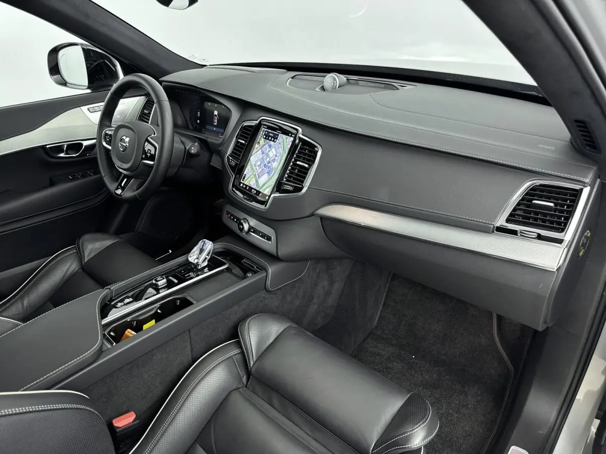 2.0 T8 Recharge AWD Ultimate Dark | Trekhaak | Bower & Wilkins Audio | Gelamineerd Glas | Luchtvering | PDC V+A+ 360 camera | Sportstoelen | 22 inch LM |