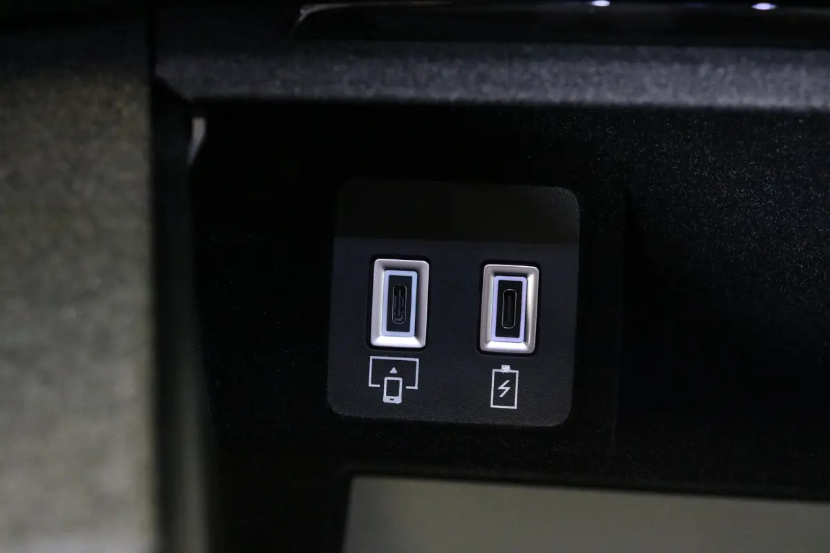 GS, | Draadloze telefoonlader (Inductie) | Elektronische klimaatregeling met twee zones | IntelliLux Pixel HD Matrix LED koplampen incl. adaptieve grootlicht assistentie en verlichte 3D Vizo