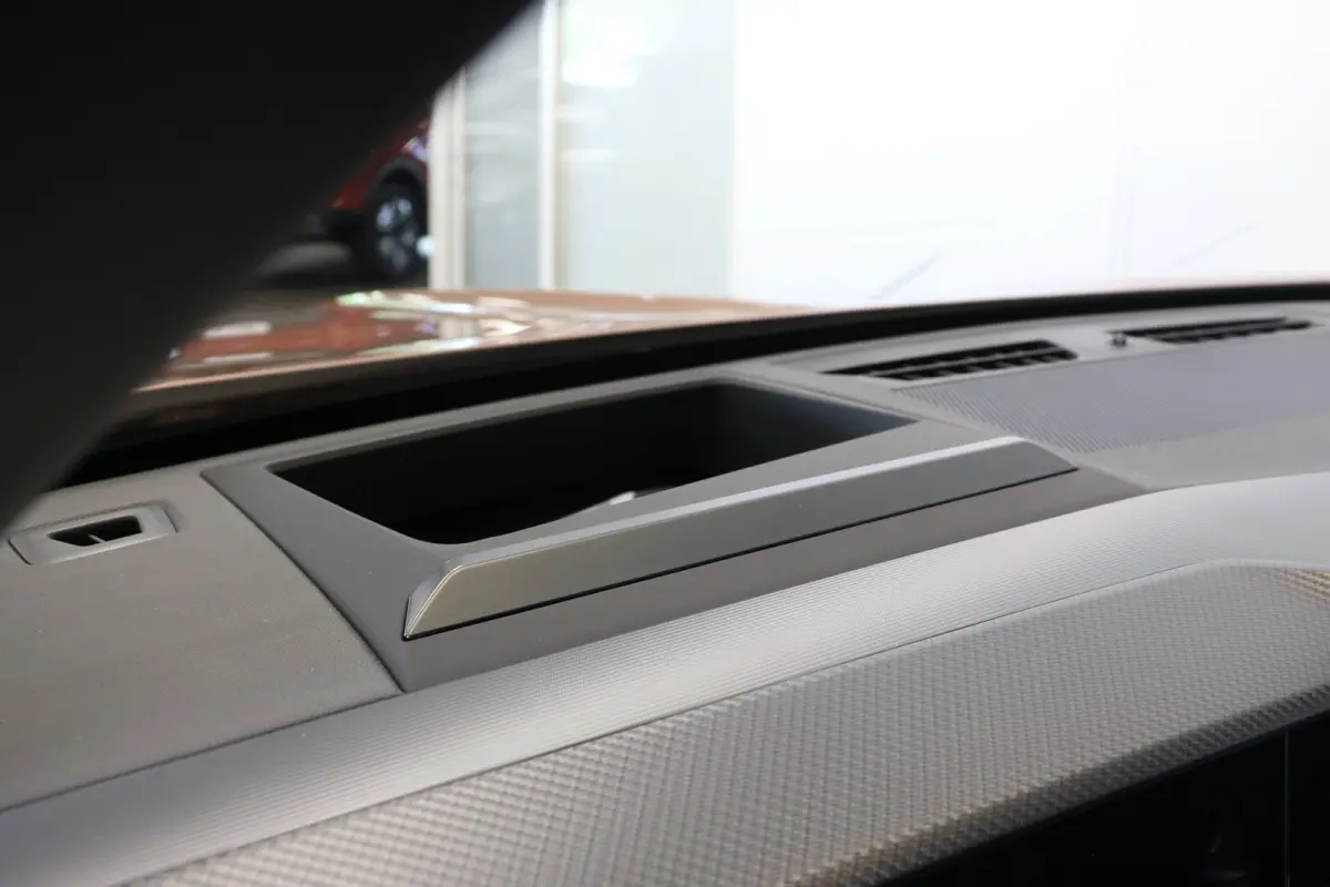 GS, | Draadloze telefoonlader (Inductie) | Elektronische klimaatregeling met twee zones | IntelliLux Pixel HD Matrix LED koplampen incl. adaptieve grootlicht assistentie en verlichte 3D Vizo
