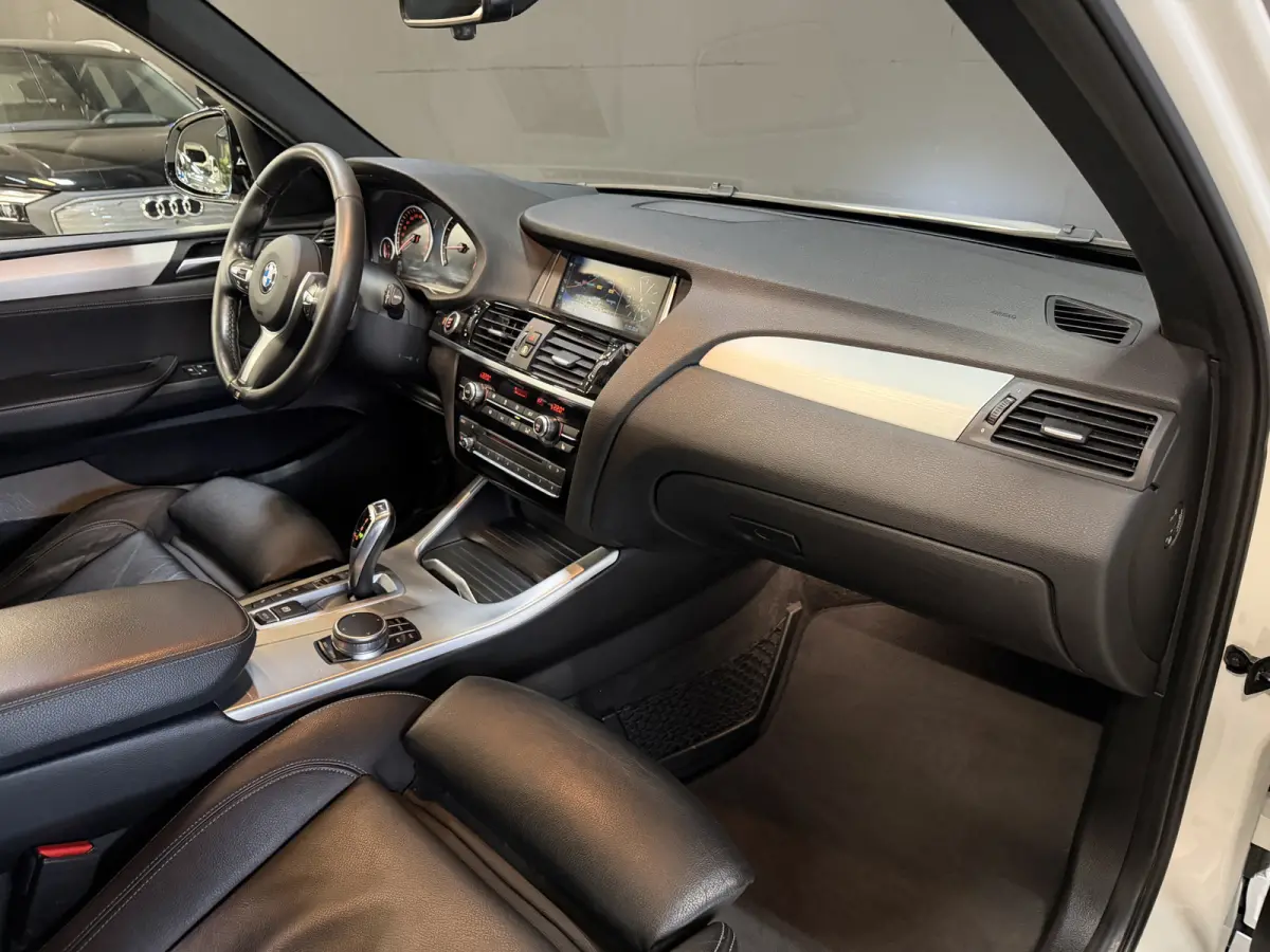 xDrive20i | M-Sport | Centennial High Executive | Panoramadak | Head-Up | Lederen sportstoelen | 20'' LMV