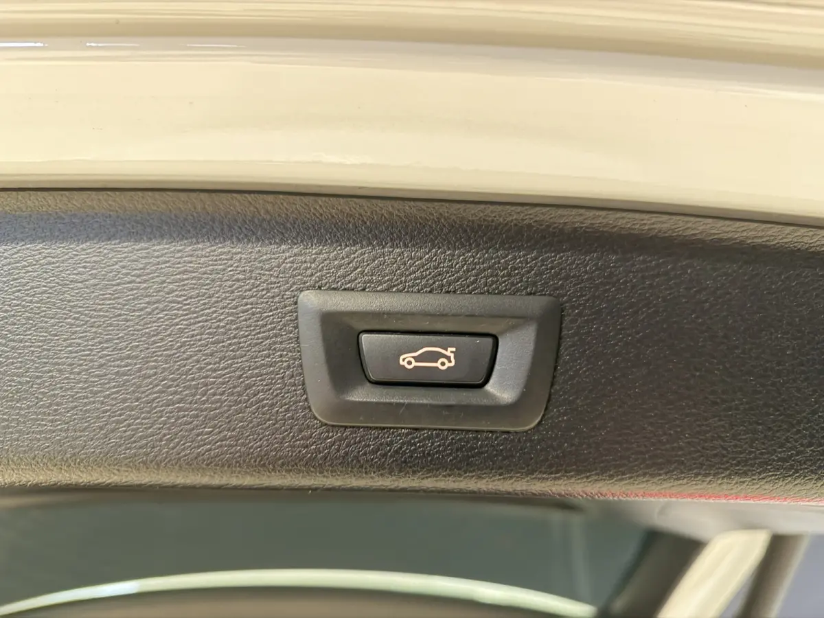 xDrive20i | M-Sport | Centennial High Executive | Panoramadak | Head-Up | Lederen sportstoelen | 20'' LMV